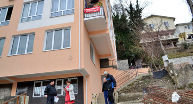 An apartment building in Poltavskaya Street. Sochi, February 2017. Photo by Svetlana Kravchenko for "Caucasian Knot"