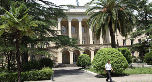 Building of Abkhazian government in Sukhumi. Photo: © Sputnik. Alexei Nikolsky, http://sputnik-abkhazia.ru/Abkhazia/20170620/1021287737.html