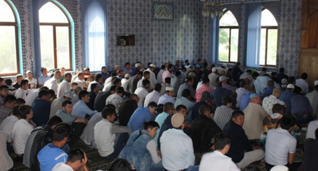 Festive prayer in Pyatigork, June 25, 2017. Photo: https://dumsk.com/novosti/novosti-dumsk/4990-prazdnichnyij-namaz-v-pyatigorske.html