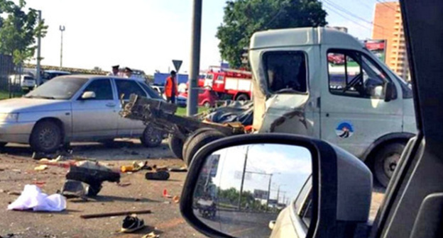 The road accident has occurred in Dzerzhinsky Street in Krasnodar. Photo: http://kubantv.ru/proisshestvija/stali-izvestny-podrobnosti-avarii-na-dzerzhinskogo-v-krasnodare/