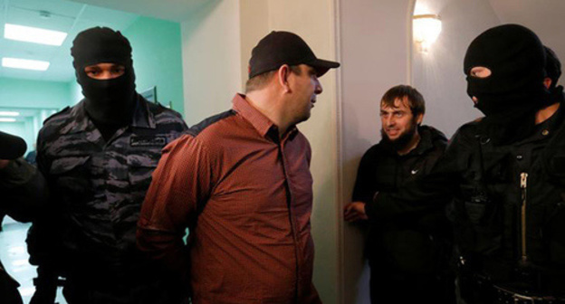 Tamerlan Eskerkhanov, Maxim Zmeev under convoy. Photo REUTERS