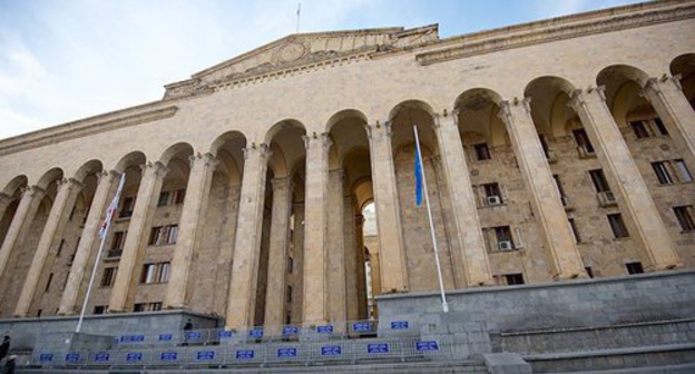 Georgian Parliament. Photo © Sputnik/ Alexander Imedashvili
https://sputnik-georgia.ru/society/20170409/235527880/V-Gruzii-vspominajut-zhertv-9-aprelja.html