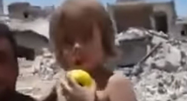 Iraqi soldiers demonstrate a Chechen boy captured by them during the battles for the city of Mosul. Still picture, video posted by user Vladislav Bulakhin, https://www.youtube.com/watch?v=YnQI4SywSBQ