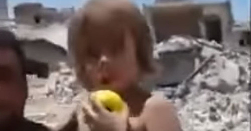 Iraqi soldiers demonstrate a Chechen boy captured by them during the battles for the city of Mosul. Still picture, video posted by user Vladislav Bulakhin, https://www.youtube.com/watch?v=YnQI4SywSBQ