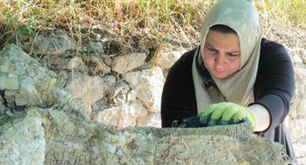 Sculptor from Egypt Marwa Kendil, 5th international symposium named after Akop Gyurdjyan, Shushi, Nagorno-Karabakh, July 18, 2017. Photo by Alvard Grigoryan for the Caucasian Knot. 