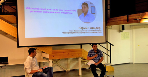 The speech of Yuri Golder, a member of the Volgograd Human Rights Council (to the right). Photo by Tatyana Filimonova for "Caucasian Knot"