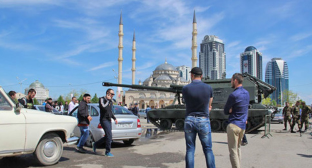 Grozny during May Day celebrations. Photo by Magomed Magomedov for the Caucasian Knot. 