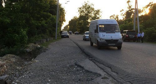 Road where tourists were attacked. Photo: © Sputnik. Бадрак Авидзба http://sputnik-abkhazia.ru/Abkhazia/20170717/1021463765/genprokuratura-nazvala-imena-podozrevaemyx-v-ubijstve-rossijskogo-turista.html