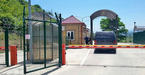 Check point at South Ossetia-Georgia border. Photo: © Sputnik / Наталья Айриян