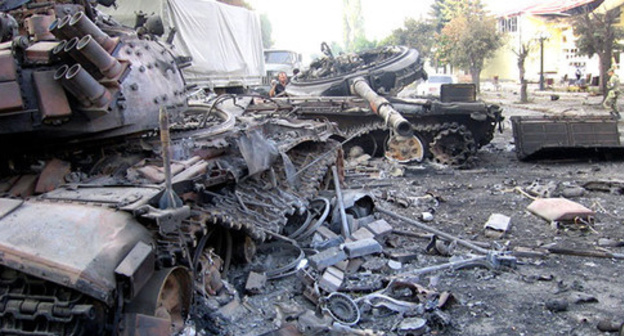 A damaged tank in the city of Tskhinvali. South Ossetia. August 2008. Photo: archive of the press service of Ministry of Emergency Situations for South Ossetia