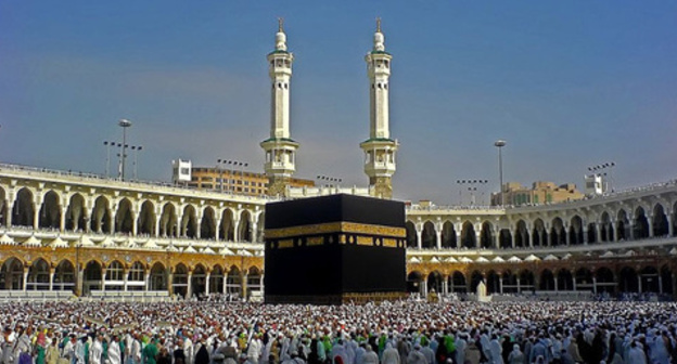 Pilgrims do their round in Kaaba. Saudi Arabia. Photo: Muhammad Mahdi Karim https://ru.wikipedia.org