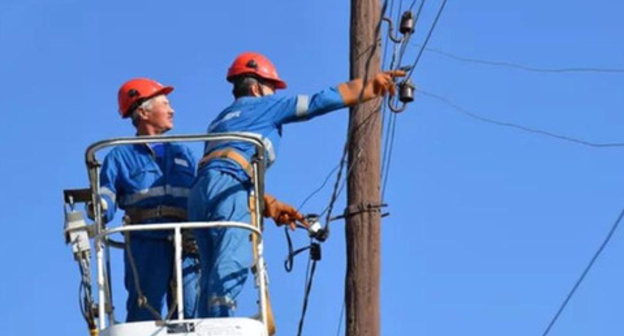 Electricians at work. Photo www.riadagestan.ru