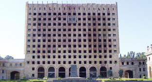 Abkhazia Parliament after battles in September 1993. Photo: Yufereff