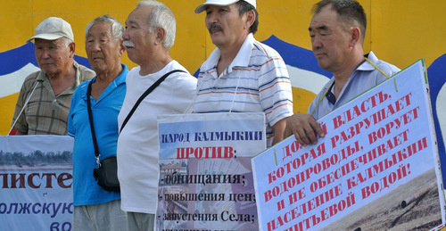 Rally in Elista demanding to solve problem with shortage of drinking water, August 15, 2017. Photo by Aslan Nikolaev for the Caucasian Knot. 