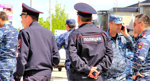 Policemen in Grozny. Photo by Magomed Magomedov for the Caucasian Knot. 