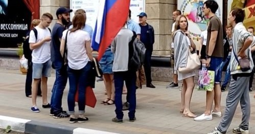 Navalny's supporters at the meeting in Armavir. Photo: https://golos-kubani.ru/v-armavire-policejskie-sobirayut-obyasnitelnye-s-uchastnikov-vstrechi-12-iyunya/