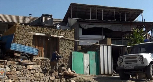 Law enforcers in a mountain village. Photo http://nac.gov.ru/kontrterroristicheskie-operacii/v-dagestane-v-rezultate-kto-neytralizovan-glavar.html