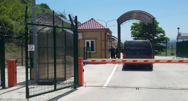 A simplified crossing of the Georgian-South-Ossetian border. Photo © Sputnik / Natalya Ayriyan