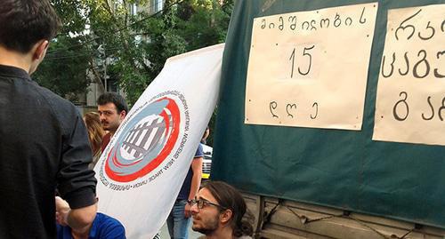 Rally in support of the railwaymen near the building of the railway department in Tbilisi, August 29, 2017. Photo by Galina Gotua for the Caucasian Knot. 