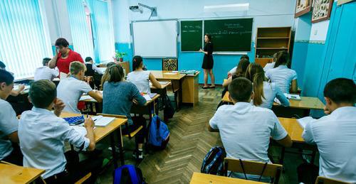 A lesson at school. Photo: Denis Yakovlev / Yugopolis