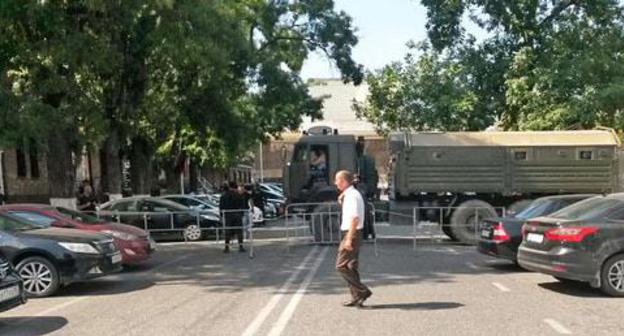 Military equipment in the Putin avenue and Ugryumov street in Grozny. September 6, 2017. Photo by Nikolay Petrov for "Caucasian Knot"