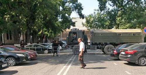 Military equipment in the Putin avenue and Ugryumov street in Grozny. September 6, 2017. Photo by Nikolay Petrov for "Caucasian Knot"