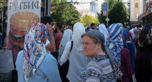 The participants of the rally in Grozny to support Muslims of Myanmar. September 4, 2017. Photo by Nikolay Petrov for "Caucasian Knot"