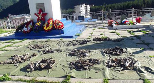 Remains of Soviet soldiers were delivered to the village of Terskol from the glacier Gara-Bashi. Photo http://kbrria.ru/obshchestvo/na-sklonah-elbrusa-naydeny-ostanki-sovetskih-soldat-20322