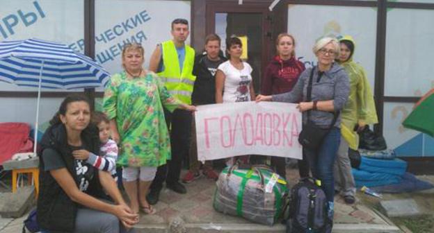 Shareholder of the Housing Cooperative “Territory of Happiness”. Krasnodar, September 2017. Photo by Alexander Shevchuk for "Caucasian Knot"