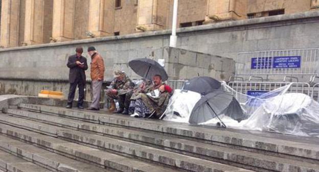 Hunger strike held by activists of parliamentary opposition "Georgian Patriots’ Alliance" Party, Tbilisi, September 28, 2017. Photo by Galina Gotua for the Caucasian Knot.  