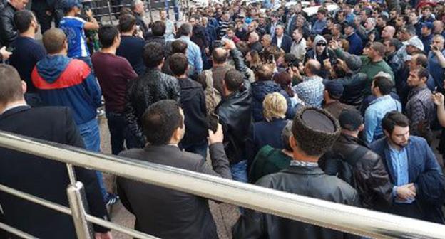 Near the Krasnodar Territory Court where the session in the case of Ruslan Gvashev was to be held. October 5, 2017. Photo courtesy of the advocate Marina Dubrovina for the "Caucasian Knot"