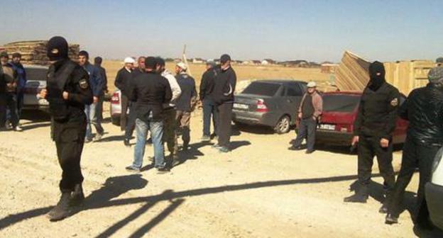 Power agents have dispersed residents of the Makhachkala dwelling settlement of Krasnoarmeisk, who opposed demolition of houses. October 5, 2017. Photo by Said Vagabov https://chernovik.net