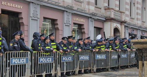 Policemen during protest action near the City Council building in Tbilisi, October 10, 2017. Photo by Inna Kukudzhanova for the Caucasian Knot. 