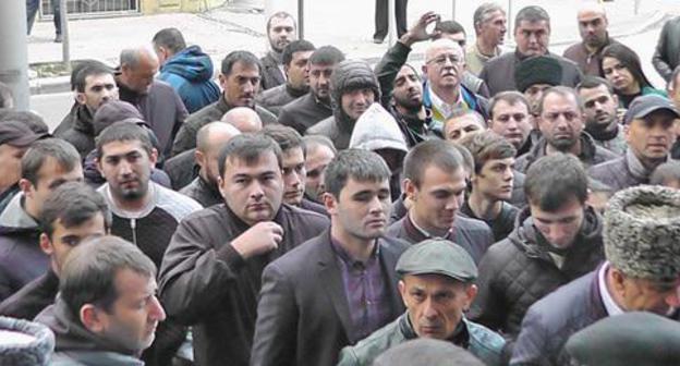 Circassian activists near the building of the Krasnodar Territorial Court. October 16, 2017. Photo by Anna Gritsevich for the "Caucasian Knot"