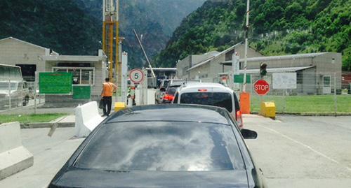 The Verkhny Lars border checkpoint from the Russian side. Photo by Akhmed Aldebirov for the "Caucasian Knot"