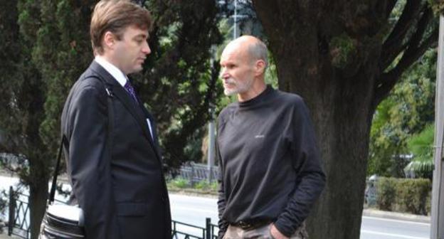 Konstantin Gudimov (right) and advocate Alexander Popkov. Photo by Svetlana Kravchenko for the Caucasian Knot. 