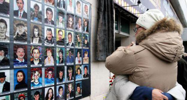 At the memorial to the victims of Dubrovka terror attack. Photo: RFE/RL