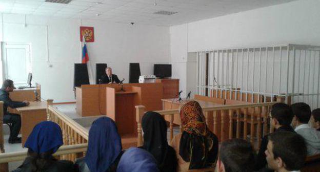 School kids on a guided tour to the Achkhoi-Martan District Court. Photo http://www.grozny-inform.ru/news/society/88926/