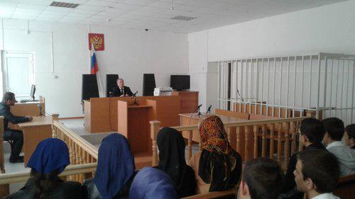 School kids on a guided tour to the Achkhoi-Martan District Court. Photo http://www.grozny-inform.ru/news/society/88926/