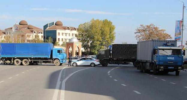 MIA vehicles at Isaeva prospect, Grozny. Photo by Magomed Magomedov for the Caucasian Knot. 