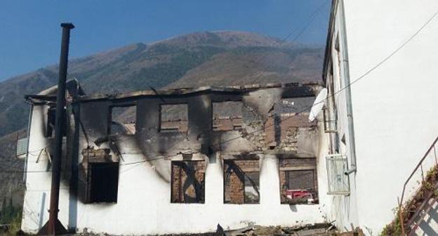 Burnt down building of the district administration in the village of Rutul. Photo from the website of 'Rutul News' newspaper (rutnov.ru)