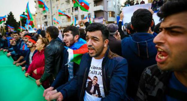 A participant of the rally in Baku on October 28, 2017. Photo by Aziz Karimov for the "Caucasian Knot"