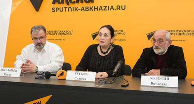 Press conference at the 11th North-Caucasian Open Film and TV Festival "Kunaki". Photo © Sputnik / Tomas Tkhaytsuk http://sputnik-abkhazia.ru/Abkhazia/20171114/1022401292/amerikanskie-gorki-kunakov-suxum-primet-kinofestival.html"