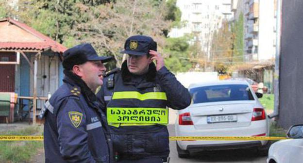 Policemen cordon off area of special operation in Tbilisi, November 22, 2017. Photo by Inna Kukudzhanova for the Caucasian Knot. 