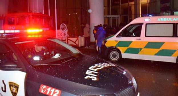 Police cars and ambulance at the "Leogrand" Hotel in Batumi. Photo: Seyran Baroyan, Sputnik, https://sputnik-georgia.ru/incidents/20171125/238308673/MVD-Gruzii-vyjasnilo-kak-nachalsa-pozhar-v-otele-Le-Grand-v-Batumi.html