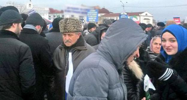 Residents of Grozny. Photo by Nikolay Petrov for the "Caucasian Knot"