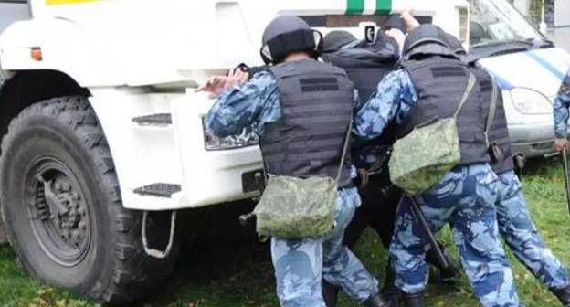 The detention by the law enforcers. Photo: press service of the National Anti-terrorism Committee http://nac.gov.ru