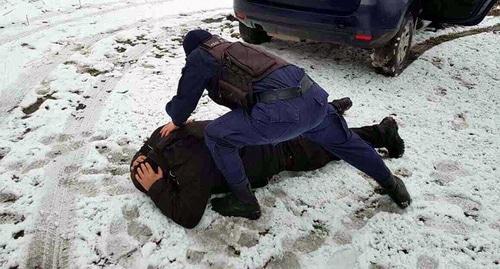 Detention of Vano Nadiradze at Ukraine-Moldova border. Photo by Ukrainian Frontier Service published on December 3 on official Frontier Service's Facebook page. 