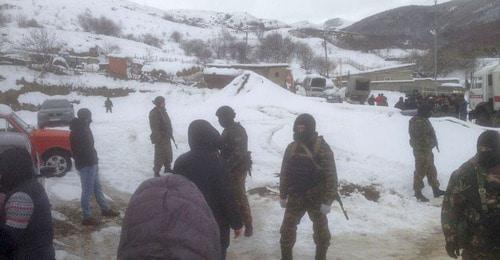 Armed law enforcers verify IDs of people who came for a Friday prayer to the mosque of the Belorechensky village in Kislovodsk. Photo by provided to the Caucasian Knot by an eyewitness 