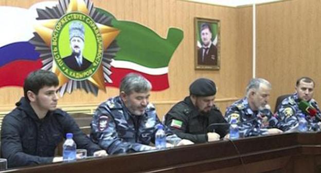 Khas-Magomed Kadyrov (left) at the meeting of Chechen MIA. Photo: press service of Chechen State TV Company 'Grozny', https://grozny.tv/news.php?id=22781